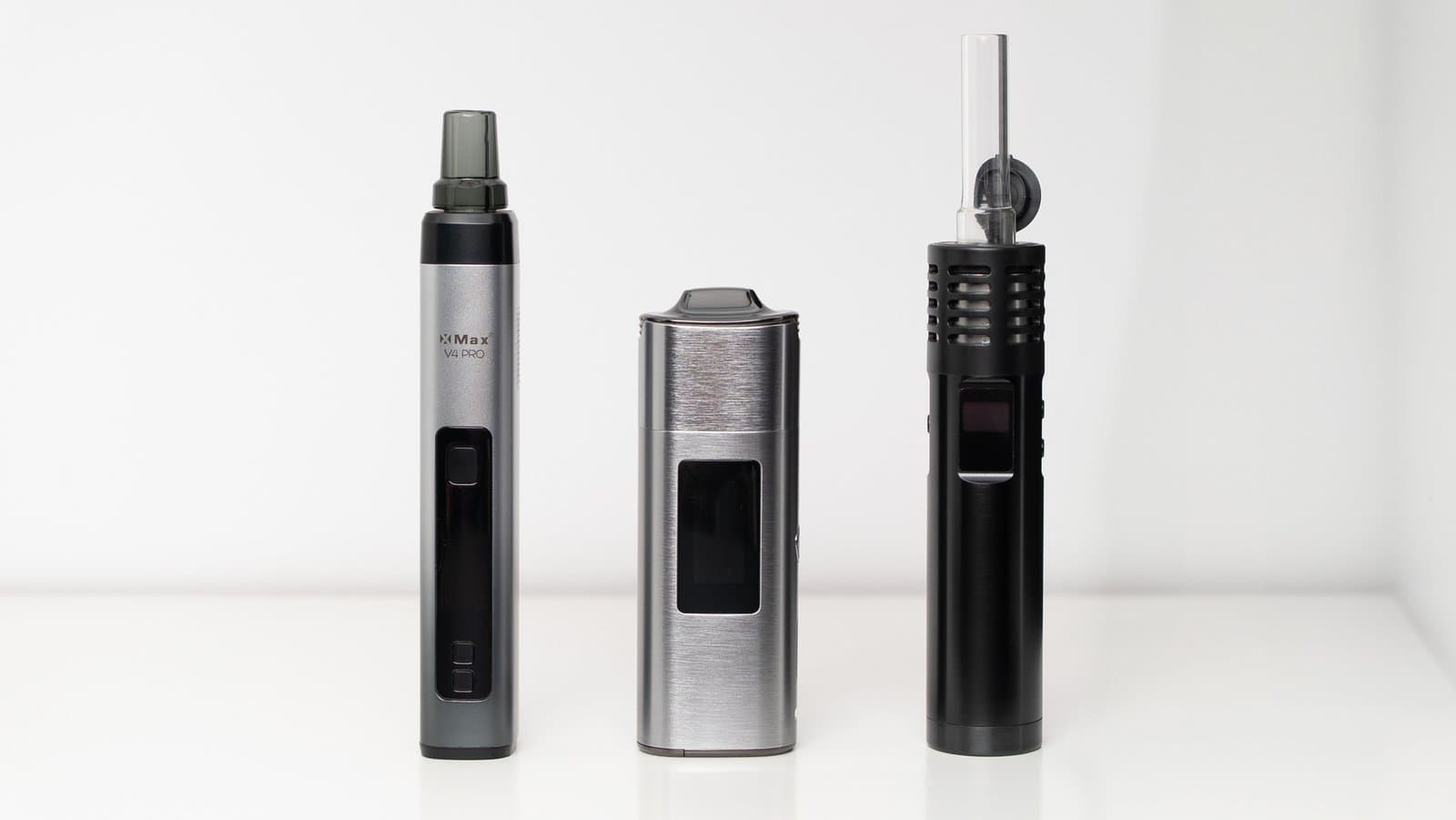 XMax V4 Pro neben den tragbaren Vaporizern XLUX Roffu und Arizer Air Max