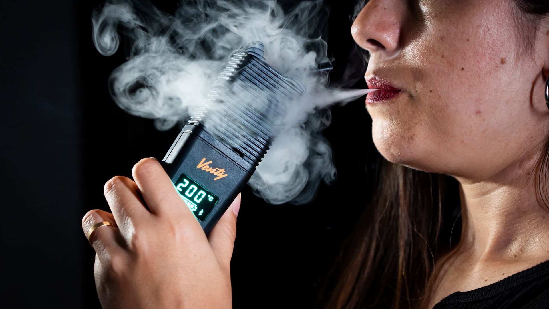 Person exploring vaporizers for the first time
