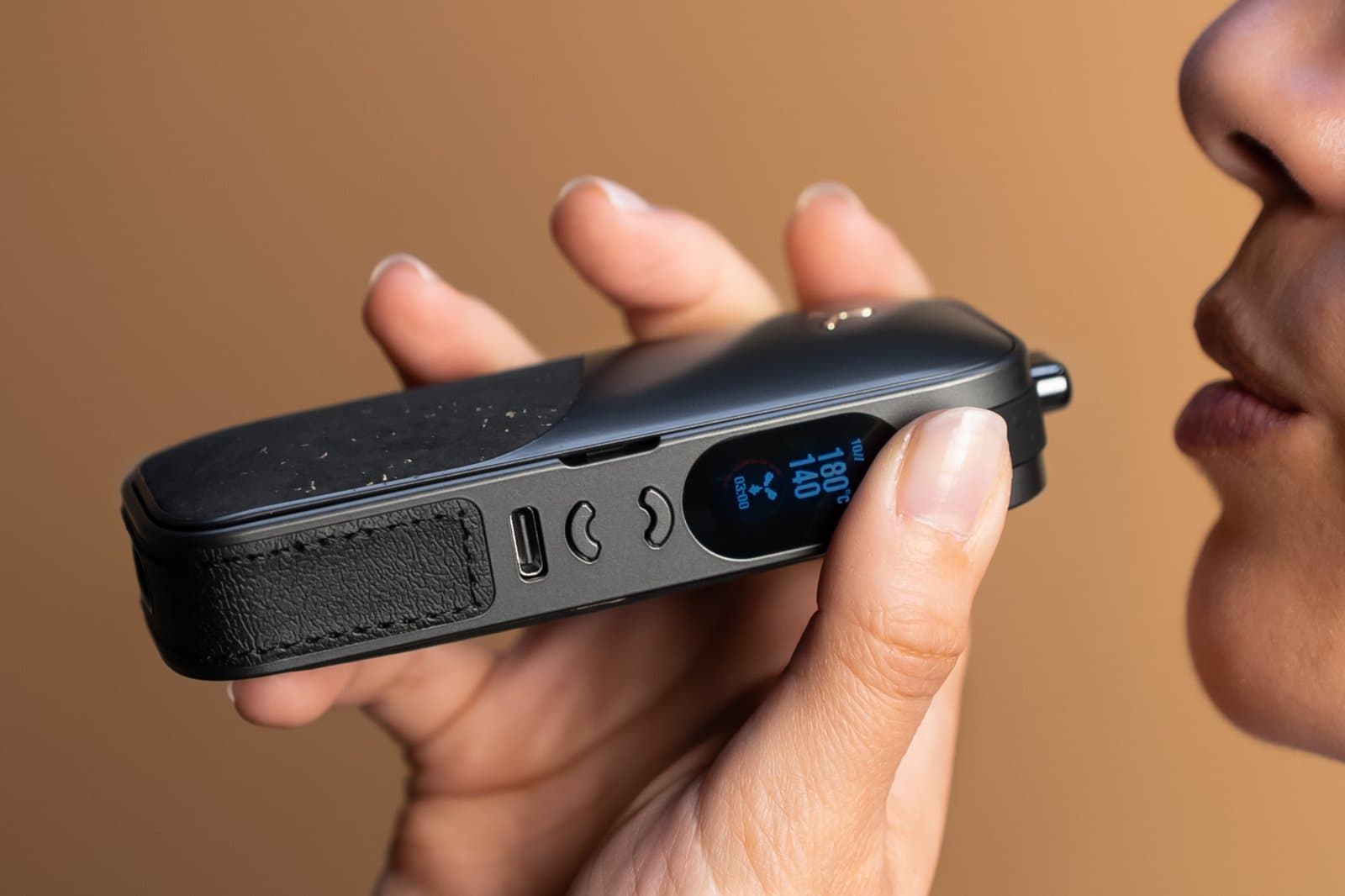 Drawing from the AirVape Legacy Pro 2 mouthpiece, with the temperature on the display