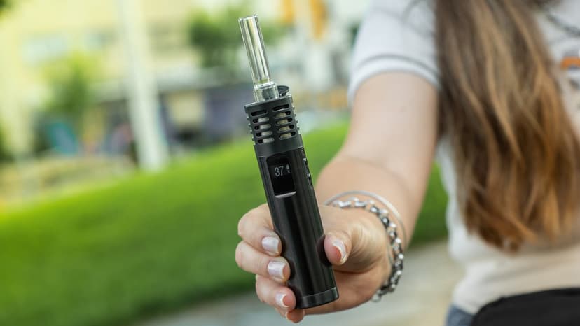 Arizer Air Max in use