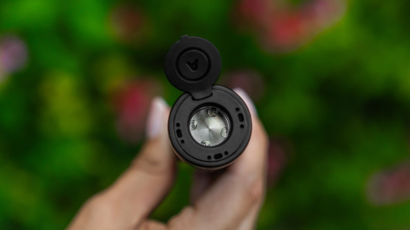 Top-down view of Arizer Air Max ceramic oven with magnetic lid open
