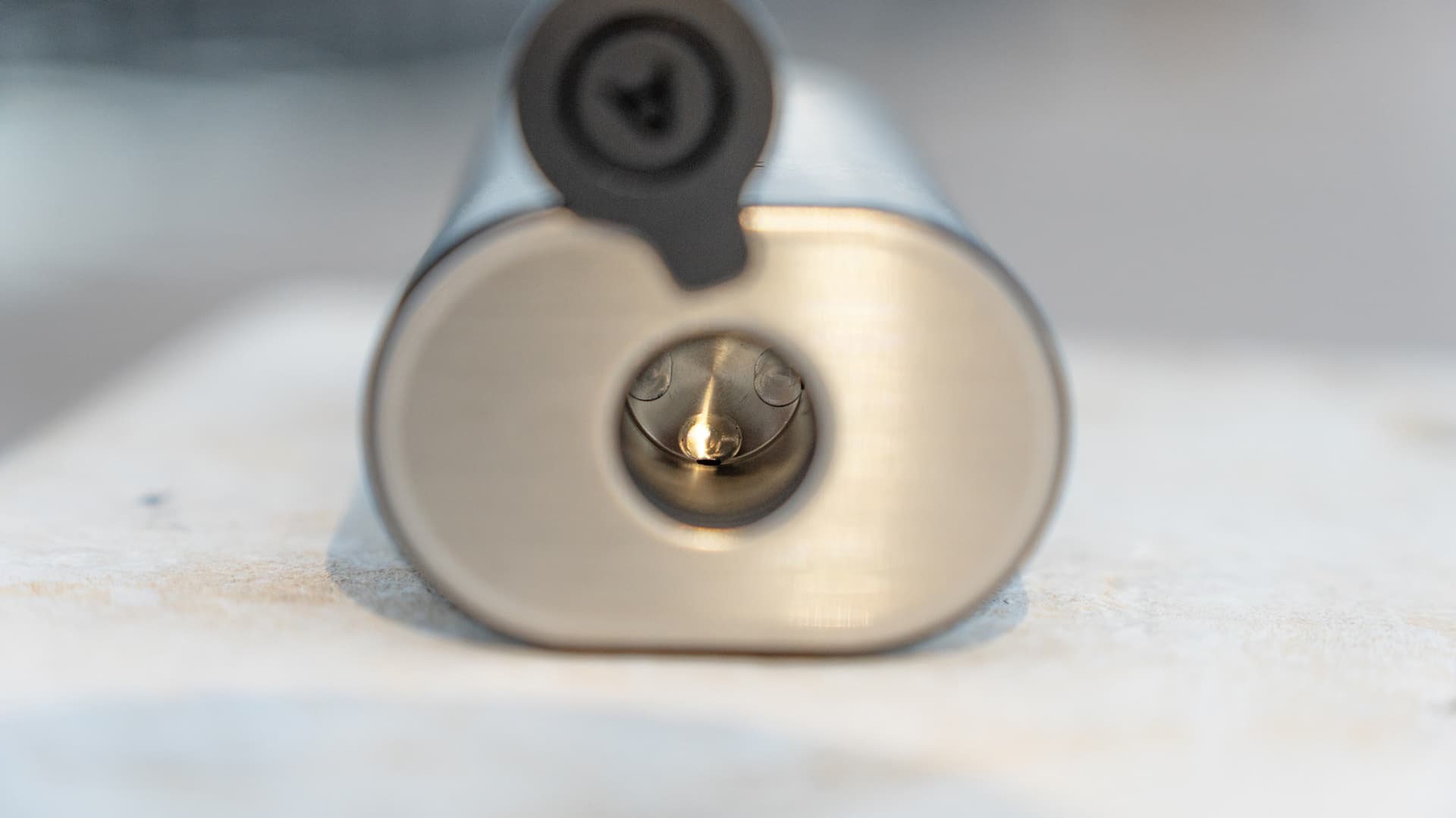 Makro-Nahaufnahme mit Blick in die Keramik-Heizkammer des Arizer Solo 3