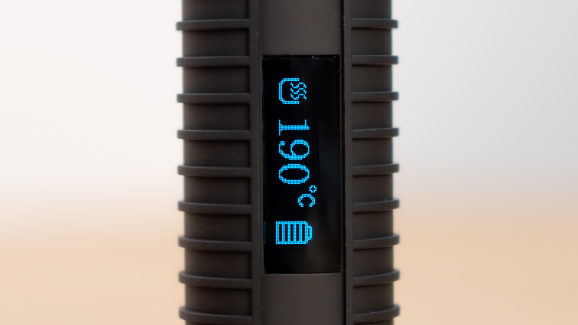 OLED-Display des Flowermate Aura zeigt 190°C und den Akkustand