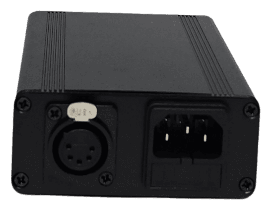 Rückseite des Freight Train PID-Controllers mit XLR-Anschluss für den Coil und Netzeingang auf weißem Hintergrund