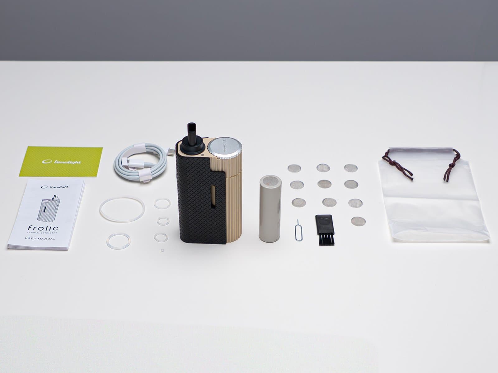 Komplettes Limelight Frolic Set im Raster ausgelegt mit Vaporizer, wechselbarem 21700-Akku, USB-C-Kabel, O-Ring-Sets, Ersatz-Mesh-Sieben, Reinigungsbürste und Pick-Werkzeug, Anleitung und Tragetasche