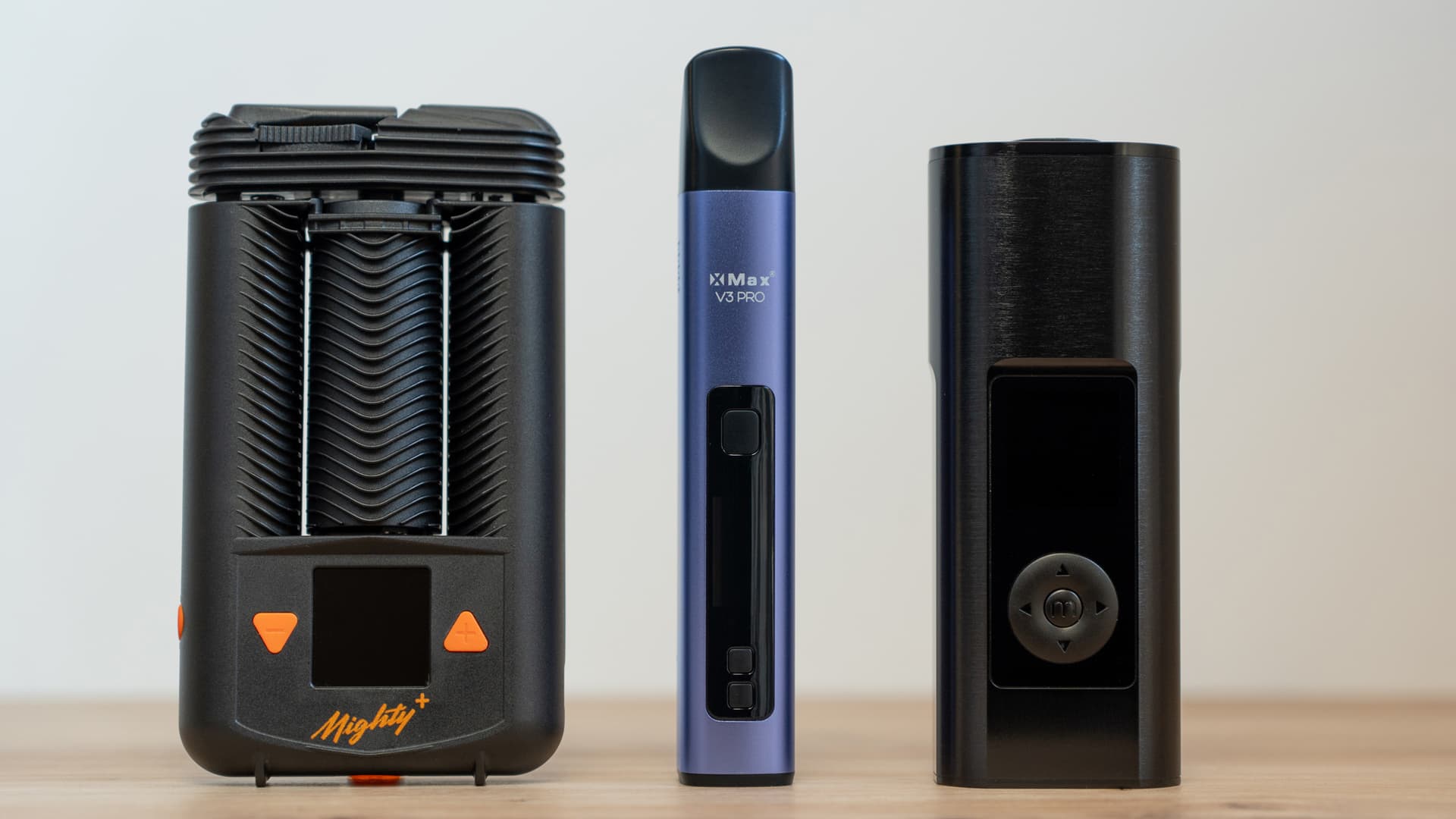 Mighty+ neben den Cannabis-Vaporizern XMAX V3 Pro und Arizer Solo 3 im Größenvergleich