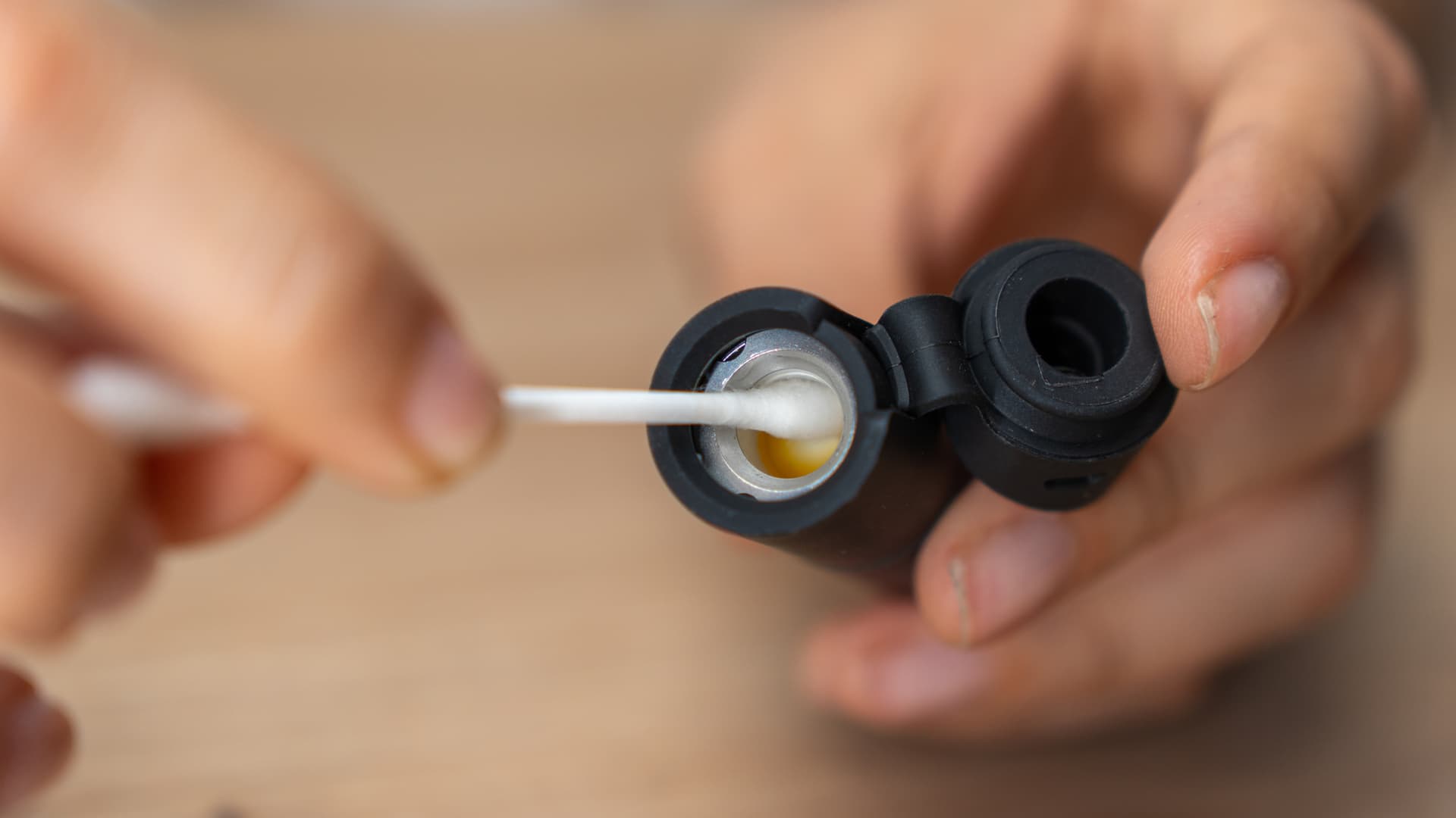 Wattestäbchen in der offenen Pivot-Kammer