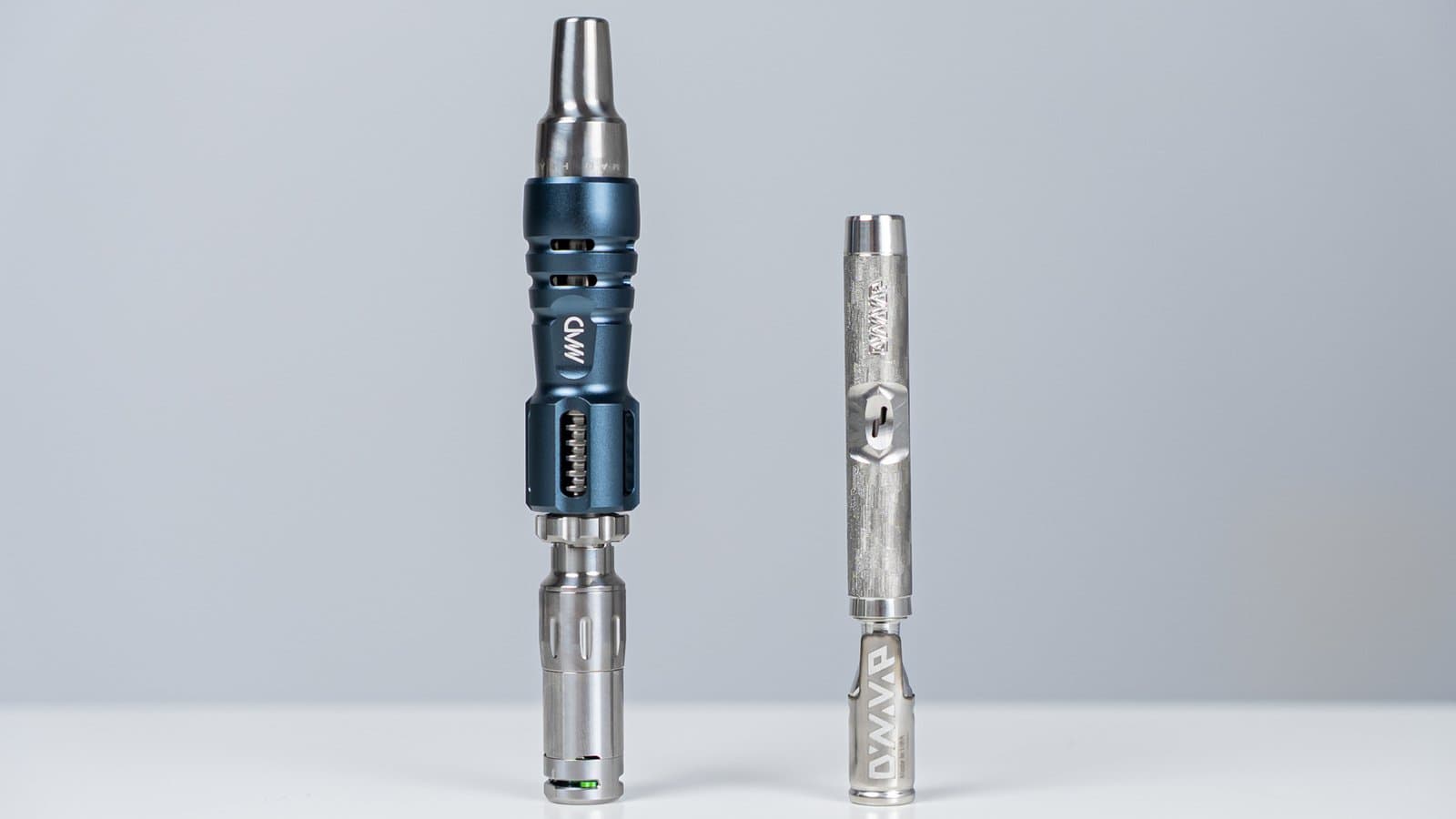 Blau anodisierter Tempest 2 neben dem DynaVap M7 aus Edelstahl, der Größen- und Materialunterschied der beiden ist gut sichtbar