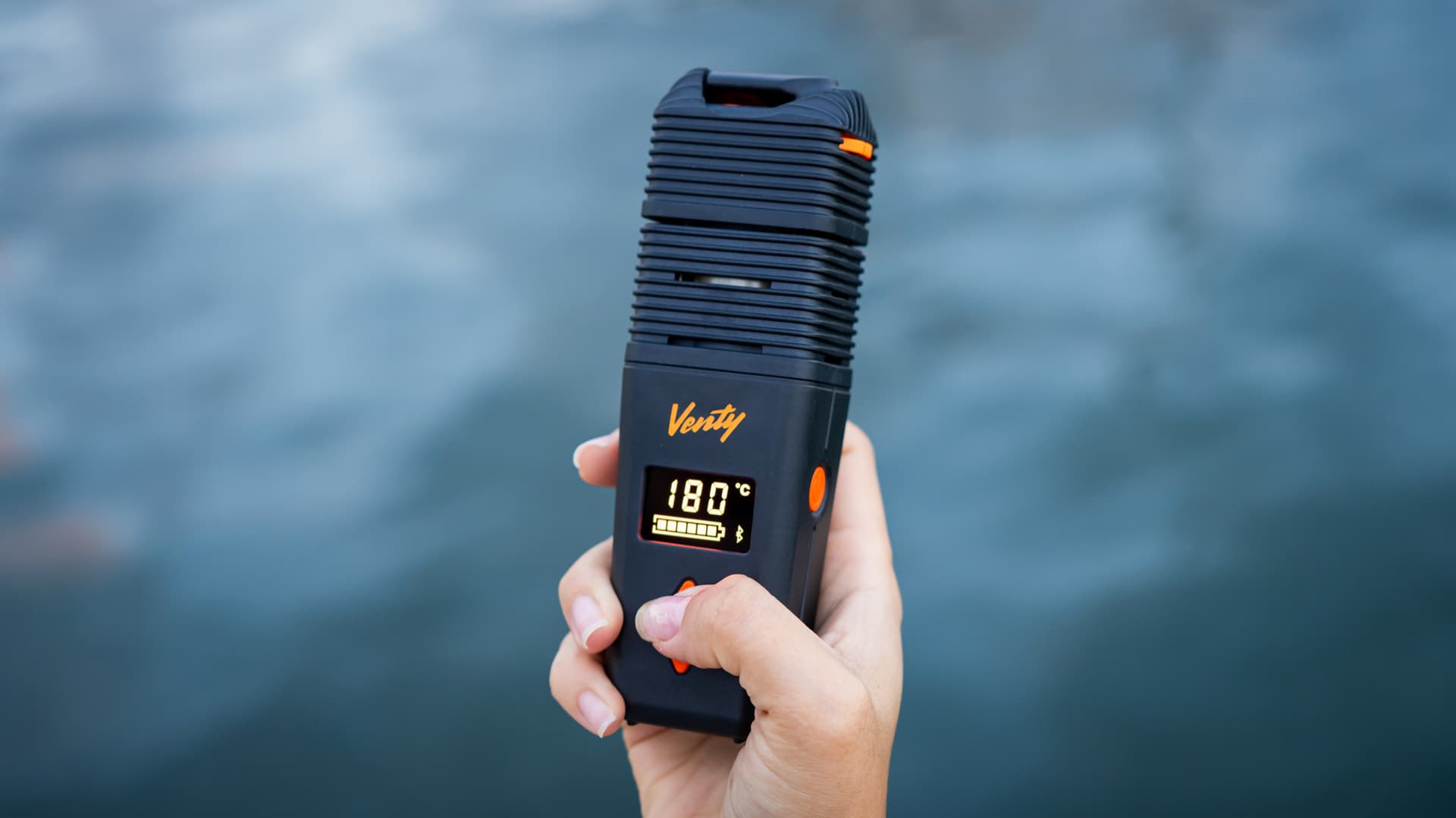 Venty held up in one hand, with the set temperature on its display
