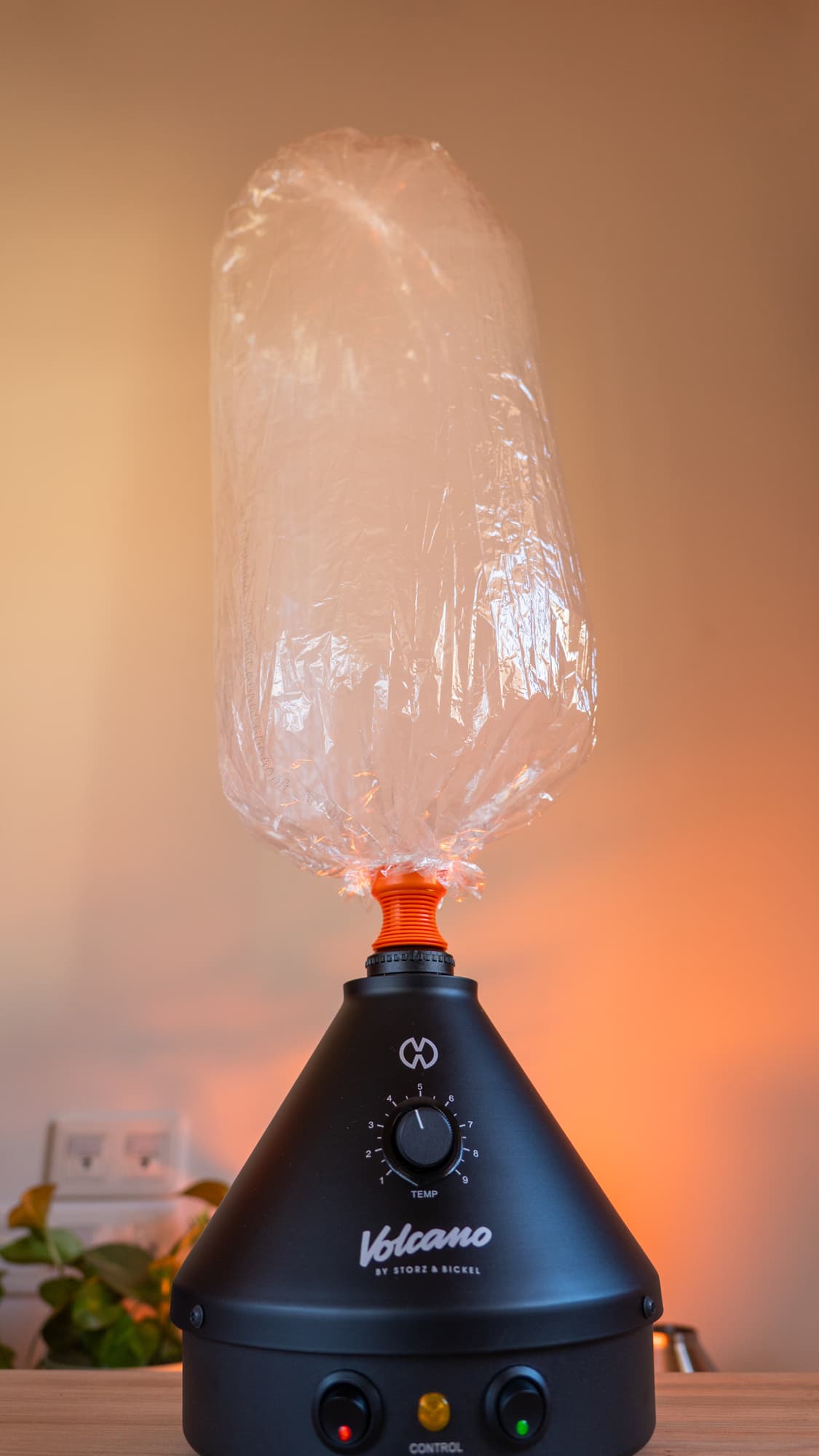 Easy Valve balloon inflating on a black Volcano Classic