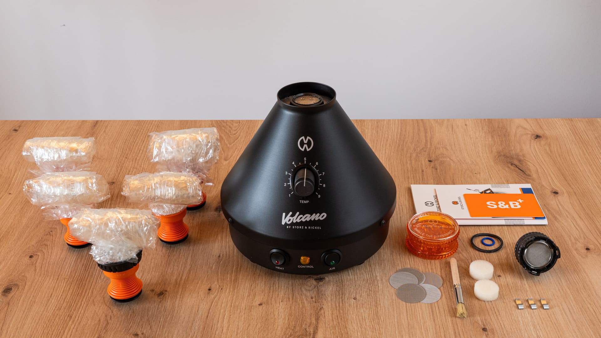 Volcano Classic Onyx unboxing layout with all included accessories and Easy Valve balloons