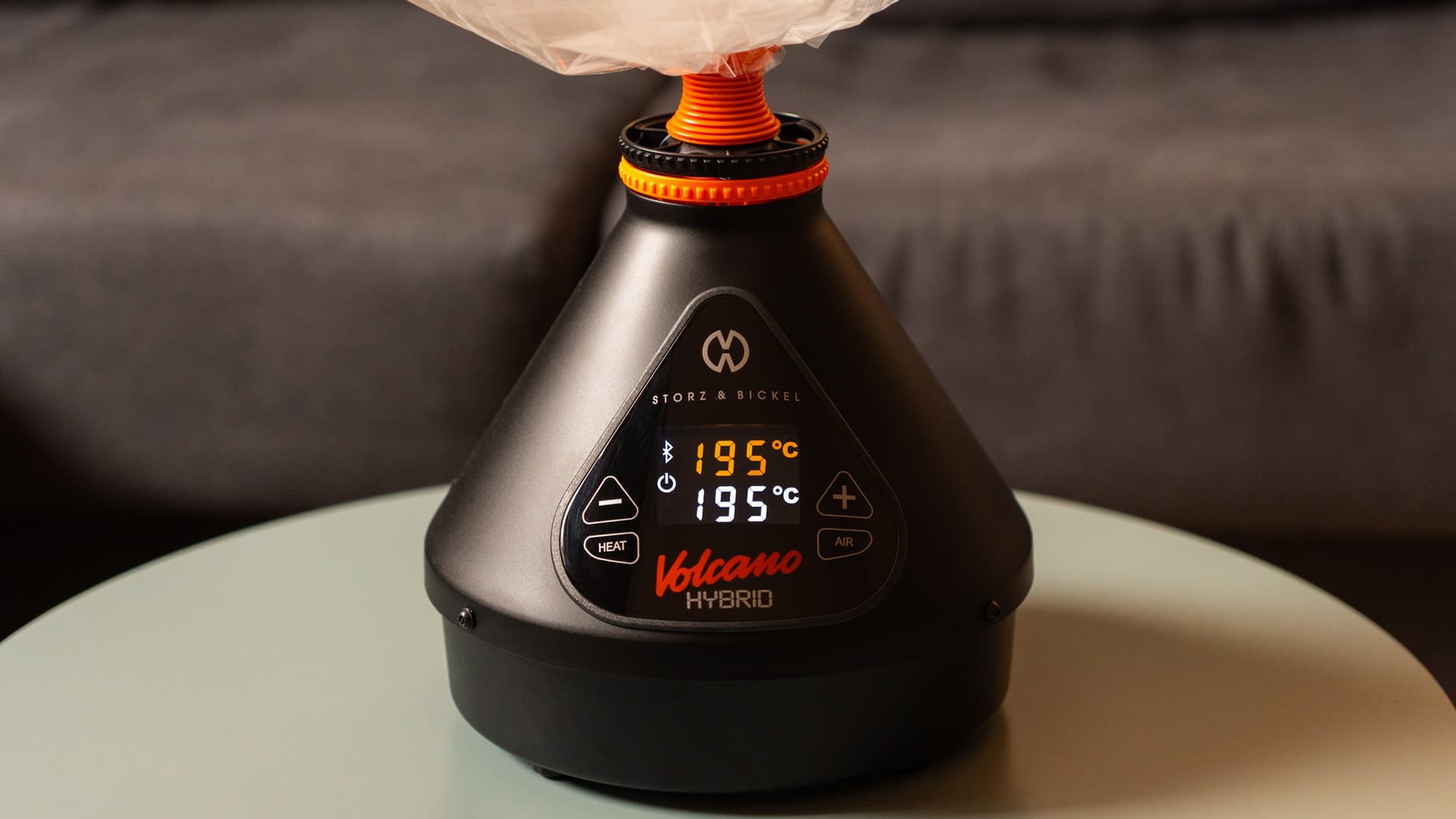 A Volcano Hybrid desktop vaporizer filling an Easy Valve balloon bag with vapor at 180 degrees Celsius