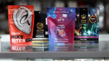 Delta-8 and delta-10 hemp gummies sit for sale at a smoke shop in Chicago's Lincoln Park neighborhood on June 25, 2025. Products like these could vanish under a federal 0.4 mg THC cap set to end the hemp vape market. (Chris Sweda/Chicago Tribune/TNS/Newscom)