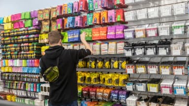 A worker picks out cannabis gummies for a customer at Cloud Cannabis, a recreational and medical dispensary in Detroit. Cannabis consumers are souring on Trump as marijuana rescheduling drags on. (Jim West/UCG/Universal Images Group/Newscom)
